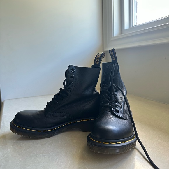 Doc Martens 1460 Women’s Pascal Virgina Leather Boots - Picture 1 of 6